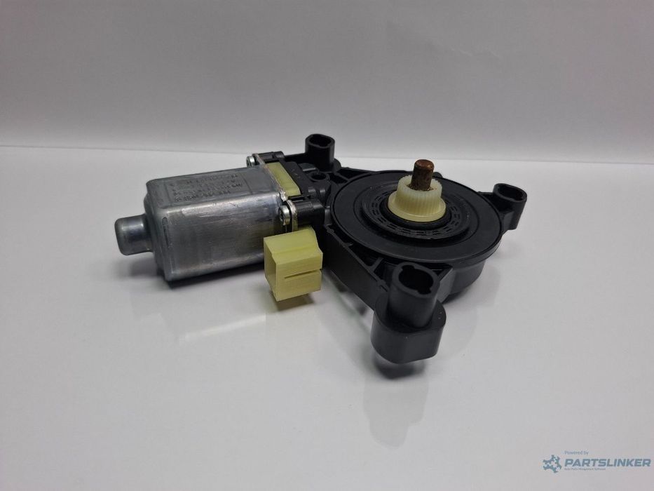 Motoras macara geam dreapta fata SKODA OCTAVIA Combi 5E5 2012 - > TDI CKFC, CRMB, CYKA BOSCH 0130822716 5Q0959802B