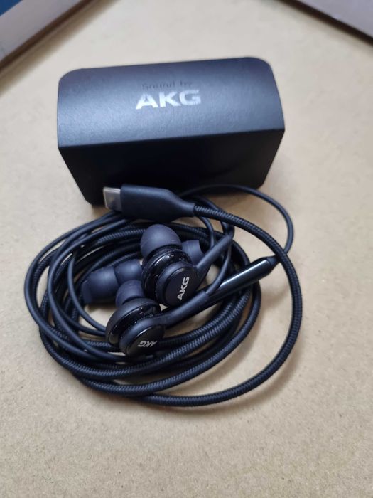 Casti originale AKG, mufa tip C
