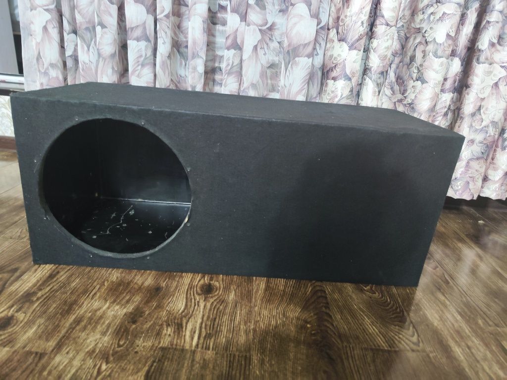 Продается короб для Сабвуфера