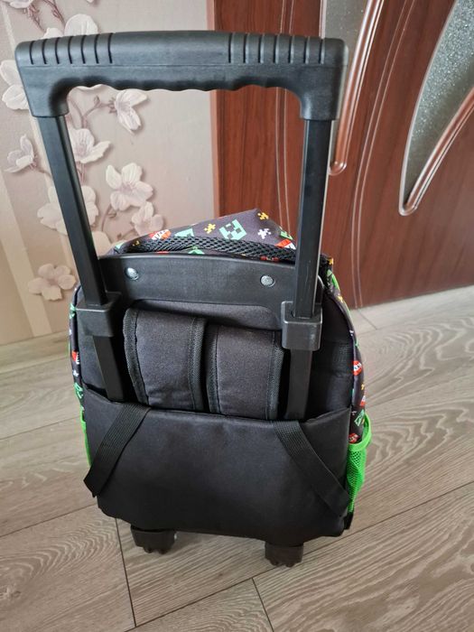 Ученическа раница с вградени колела и телескопична дръжка Маинкрафт
