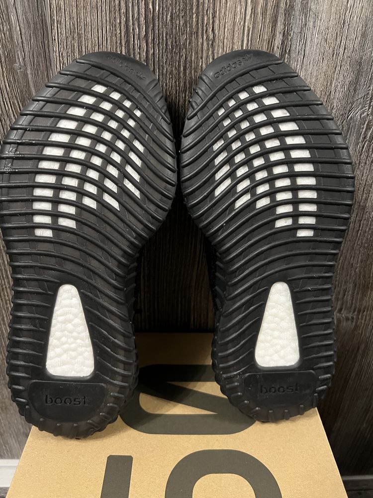 Yeezy 350 Core Black Red Stripe 40