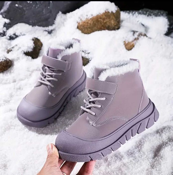 Детски обувки.Топли боти зимни апрески и гуменки