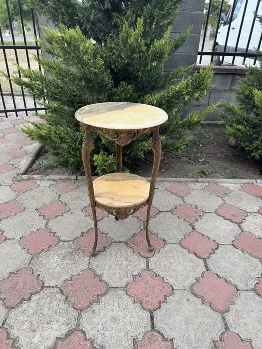 Masuta din bronz cu doua blaturi de marmura