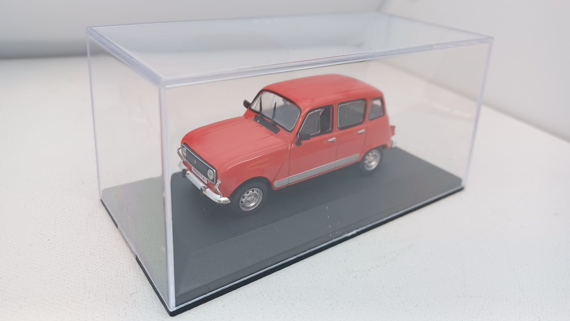 Macheta Renault 4 1:43