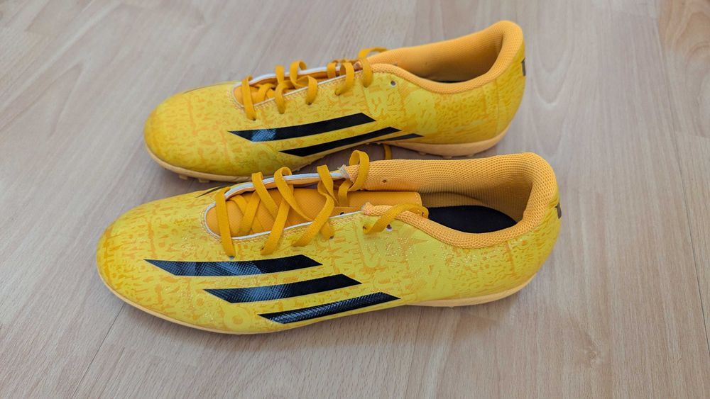 Обувки за футбол Adidas F5 Messi