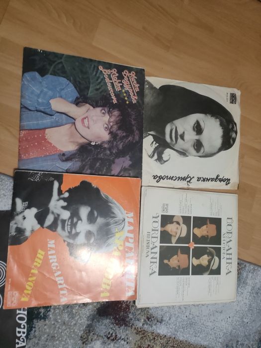 Грамофонни плочи, снимките не са актулани .