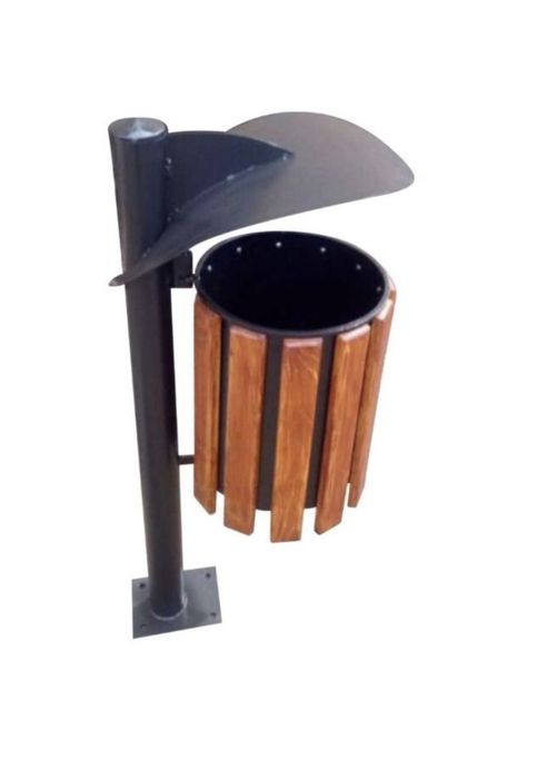 Bancă stradală și coșuri de gunoi rustice