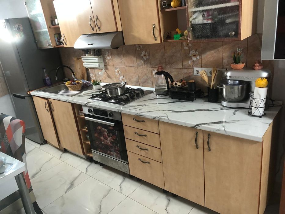 Vând mobila de bucatarie