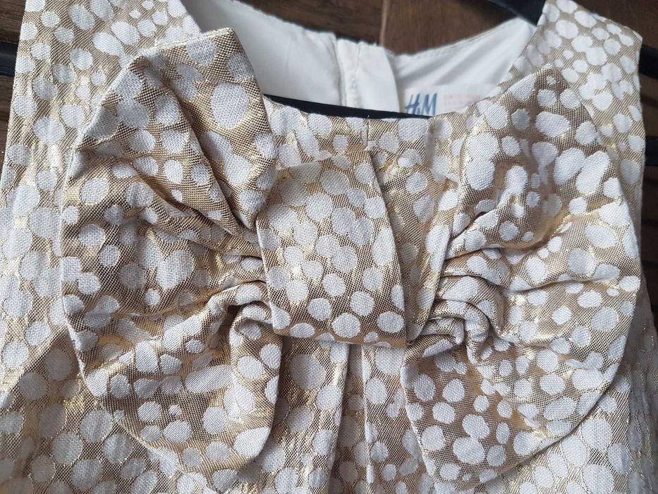 Детска рокля със златни нишки