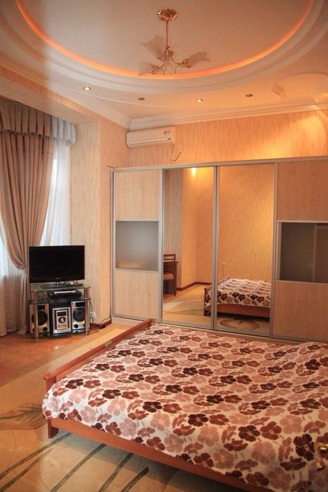 Продается дом 
Улица Никитина. 

2 сотки
180 кв.м