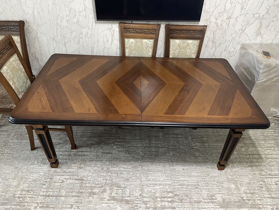 Продам стол без стульев