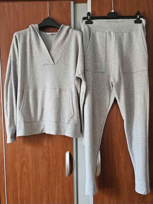 Set pantaloni și hanorac cu cașmir