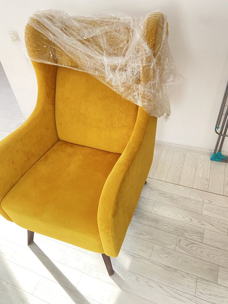 Кресло желтое