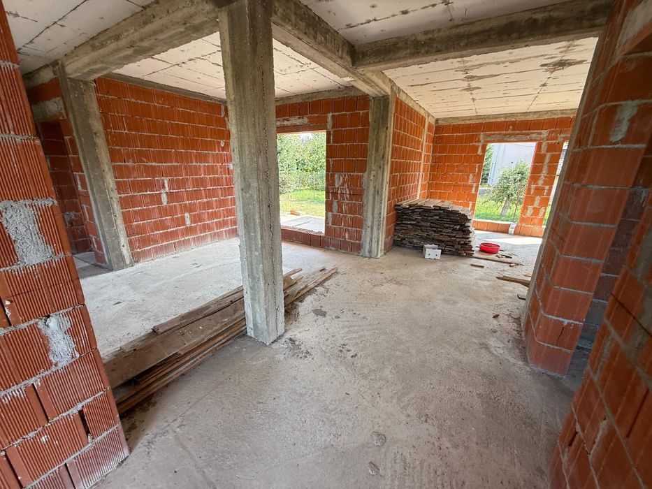 Ofer spre vanzare Casa stil Mediteranean la intrare in Vetis