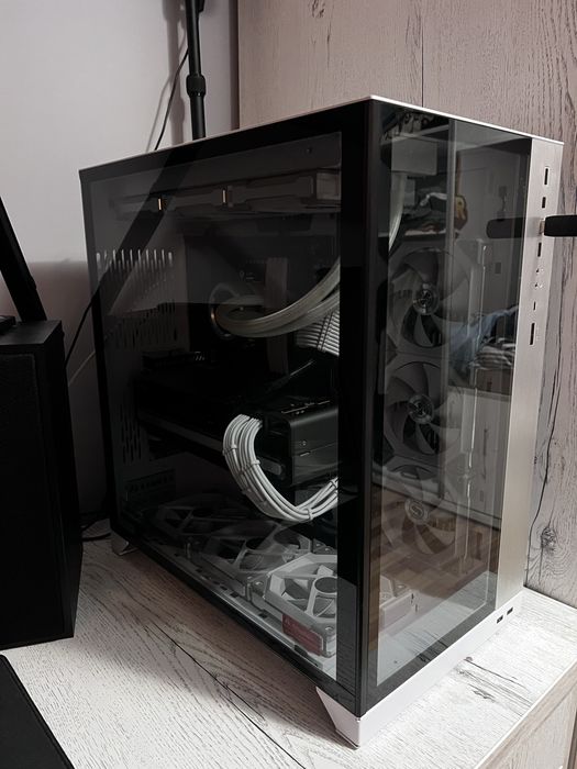 Placa video RADEON RX 7900 XT 20GB- AMD RYZEN 7 7800 X3D