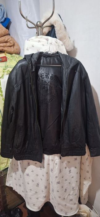 Мужской коженые куртка