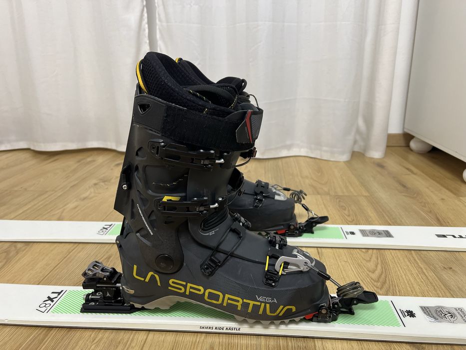 Set complet schiuri de tură Kastle TX 87