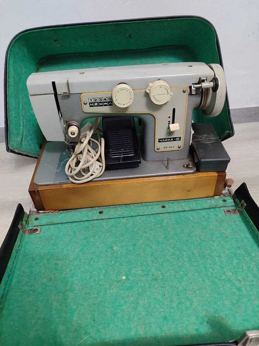 Швейная машинка Чайка