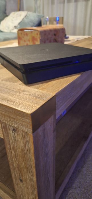 Ps4 slim doua controlere și jocuri