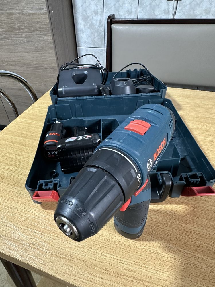 Bosch GSR 120 LI professional cu 4 acumulatori