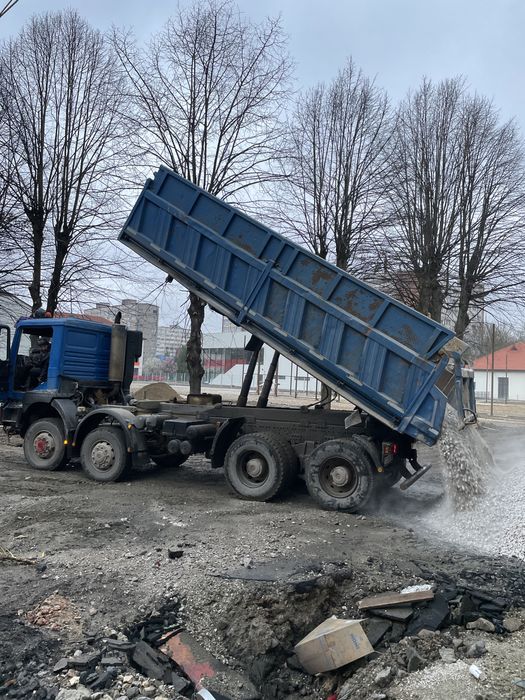 Inchiriez Buldoexcavator JCB