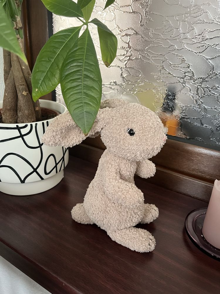Ръчно плетени играчки Зайче