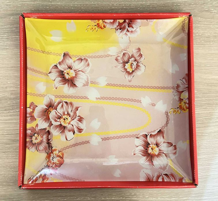 Тарелки большие с лопаткой