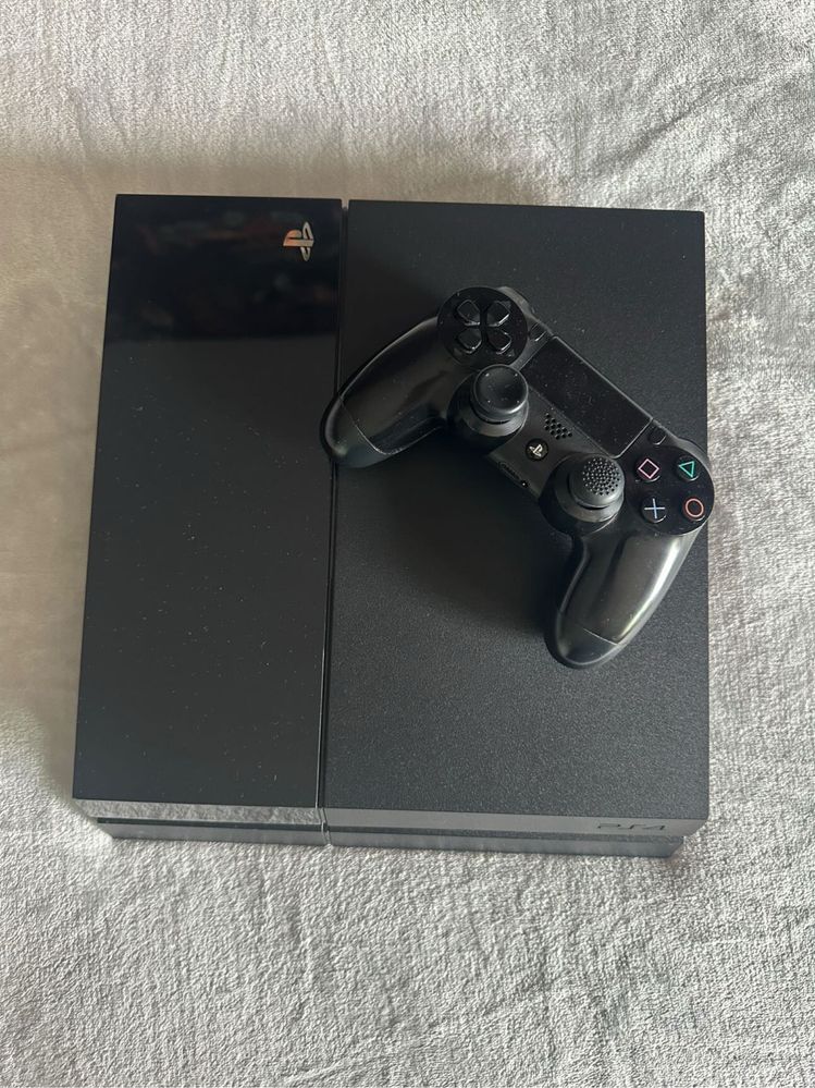 Play Station 4 закупен е 2021г.