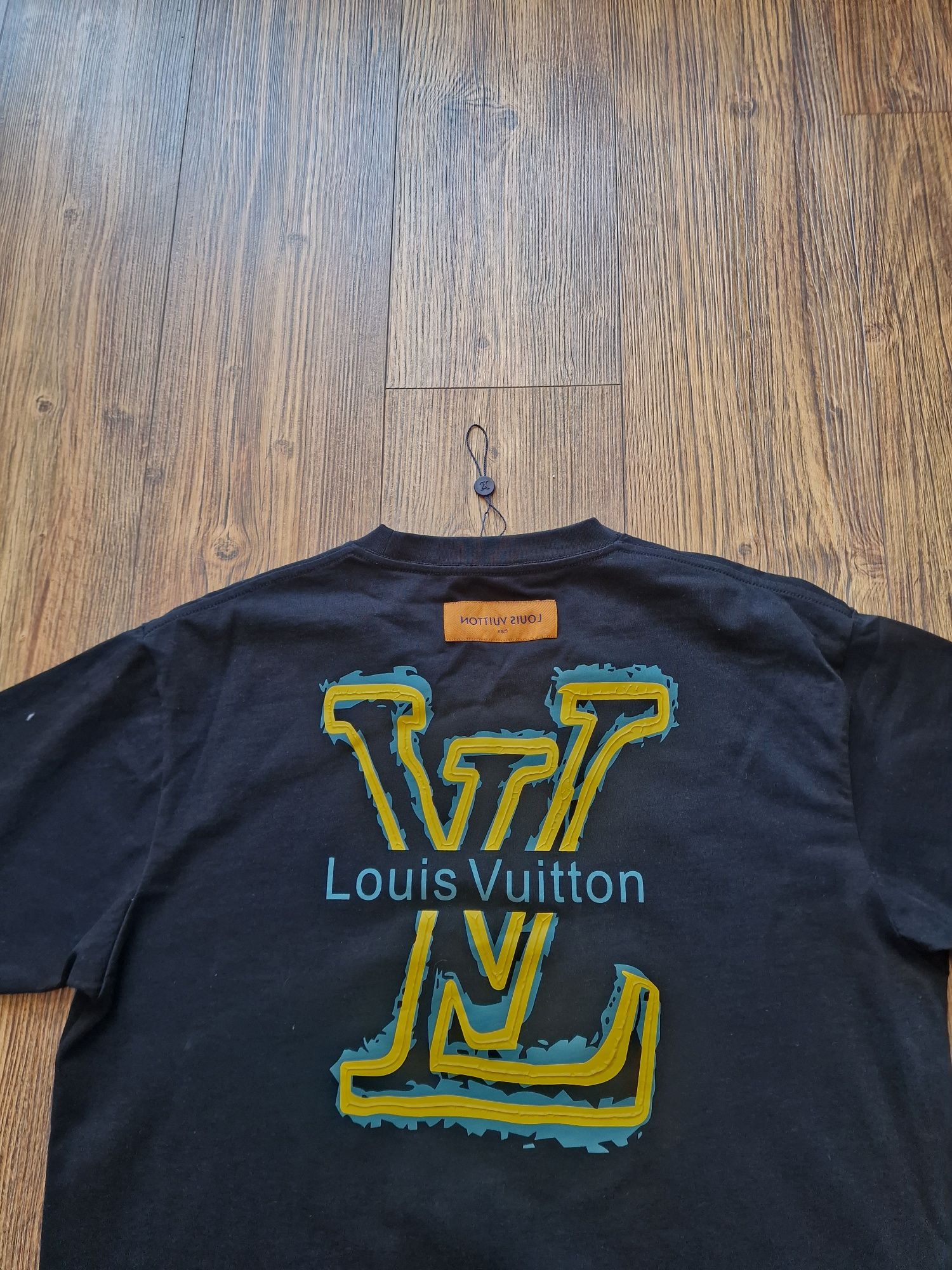 Страхотна мъжка тениска  LOUIS VUITTON размер 2XL / XL,  нова