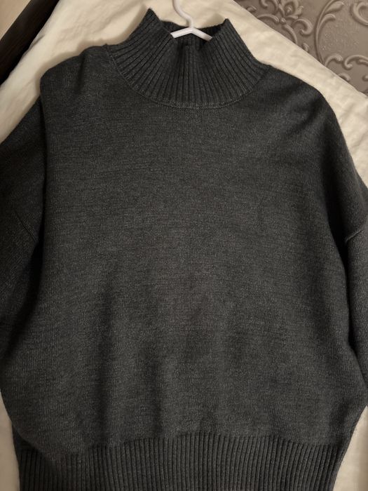 Свитер серый от Zara