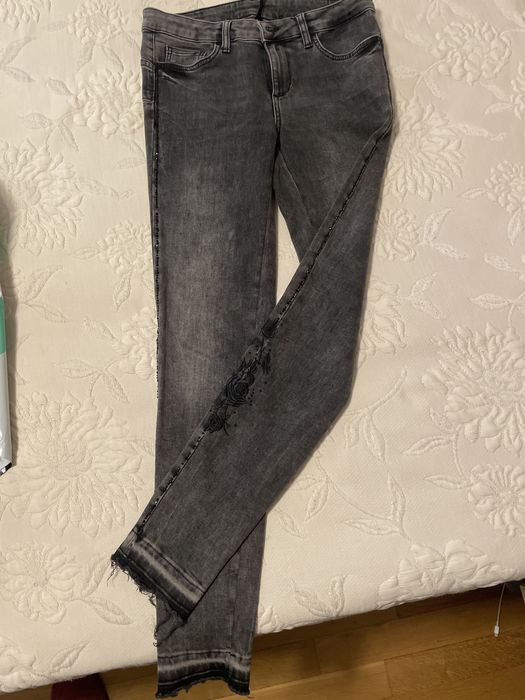 Продавам дънки на lio jo