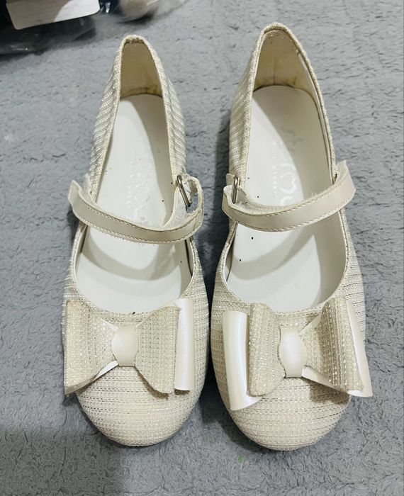 Продам детские туфли