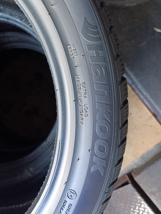 O anvelopă de iarnă 235 45 19 Hankook