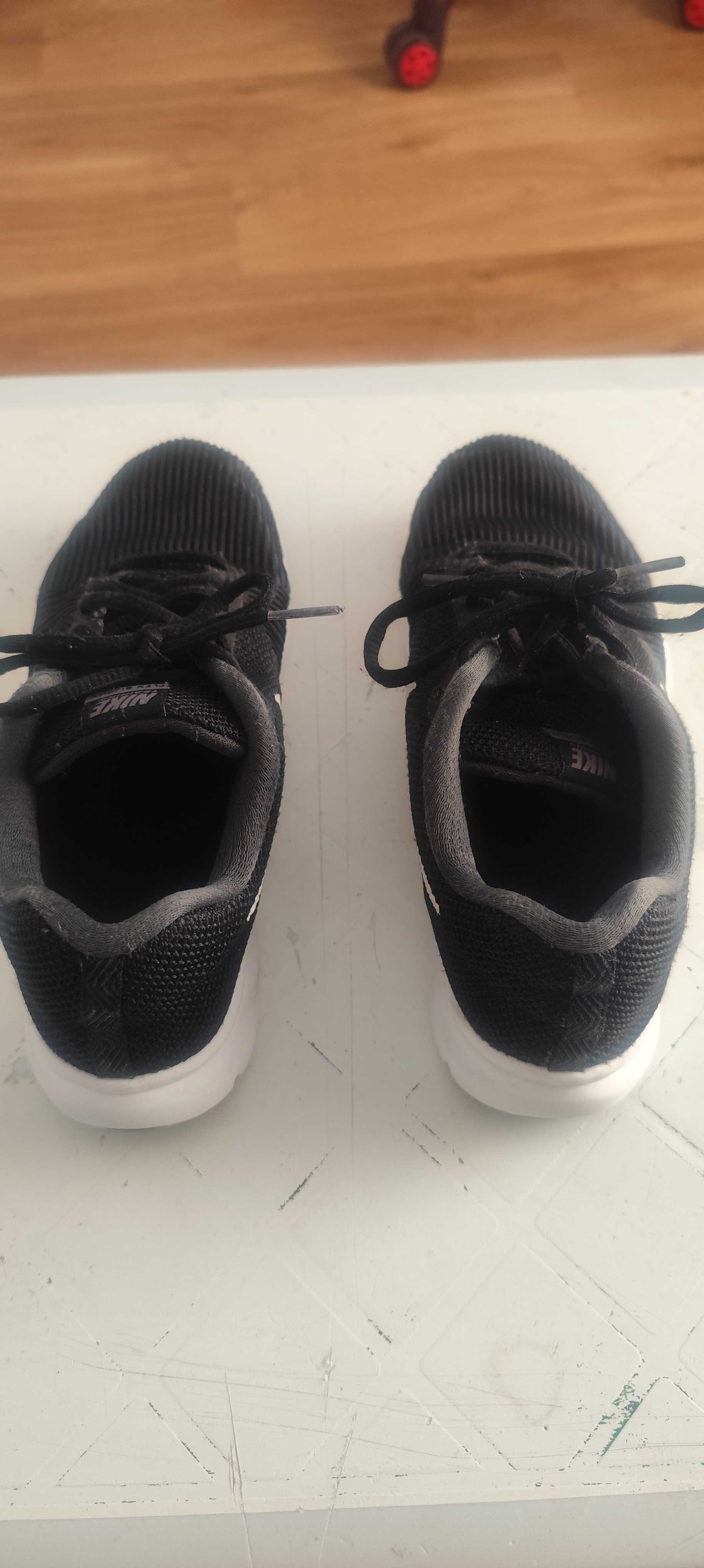 Маратонки Nike flex размер 38