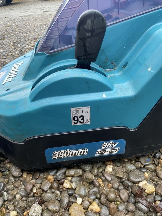 Vand sau schimb aparat tuns iarba makita baterie