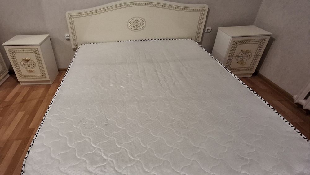 Кровать с матрасом 160*200