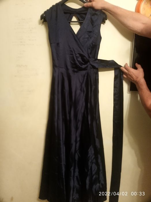 Длинное п латье темно-синее 44-46. Сидит элегантно. Доставка курьером.