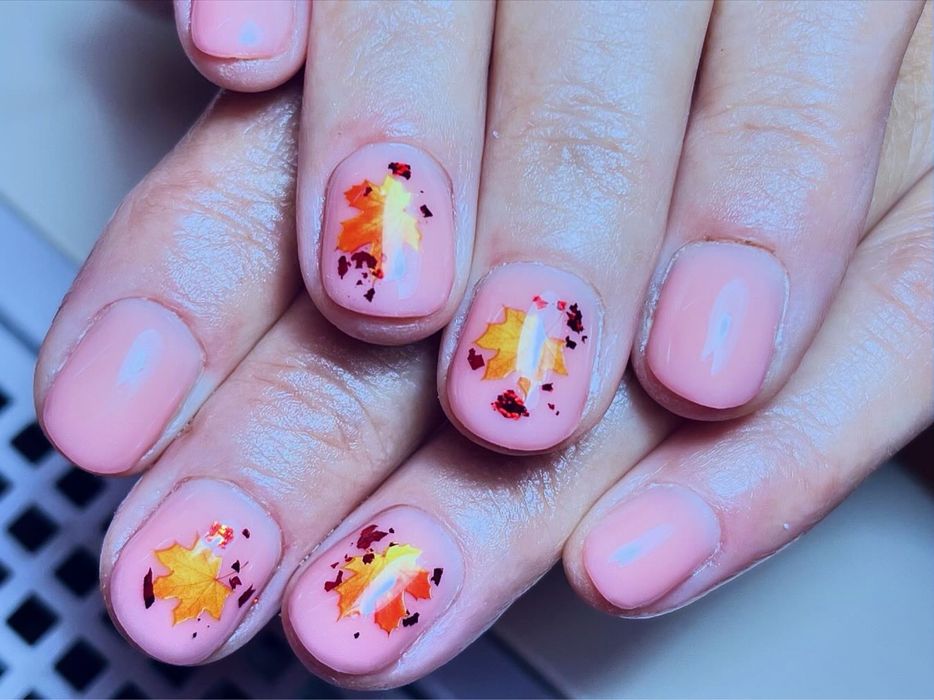 Nail Tech/ Nail Artist