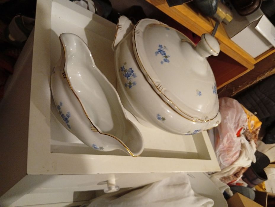 Български порцеланови сервизи за хранене  , и др.