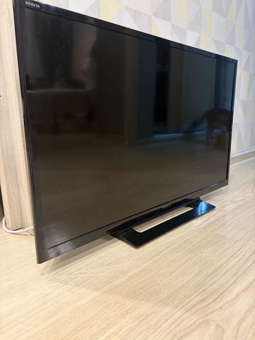 телевизор Sony Bravia 32” (модель KDL-32R303B).