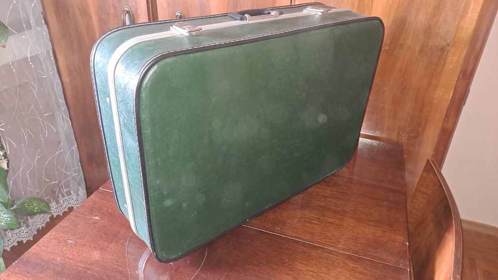 Нов куфар неизползван