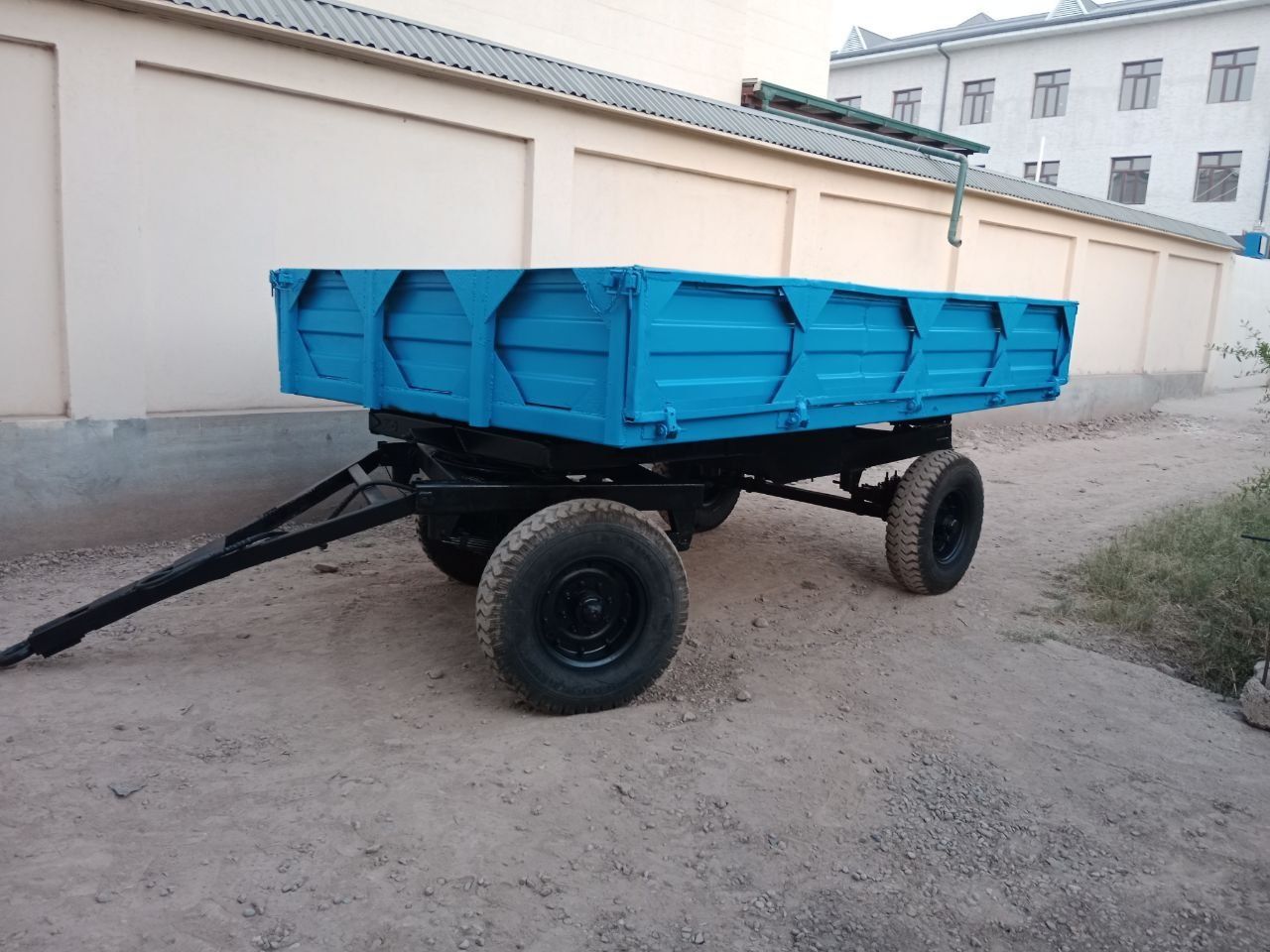 Traktor T-28 сотилади