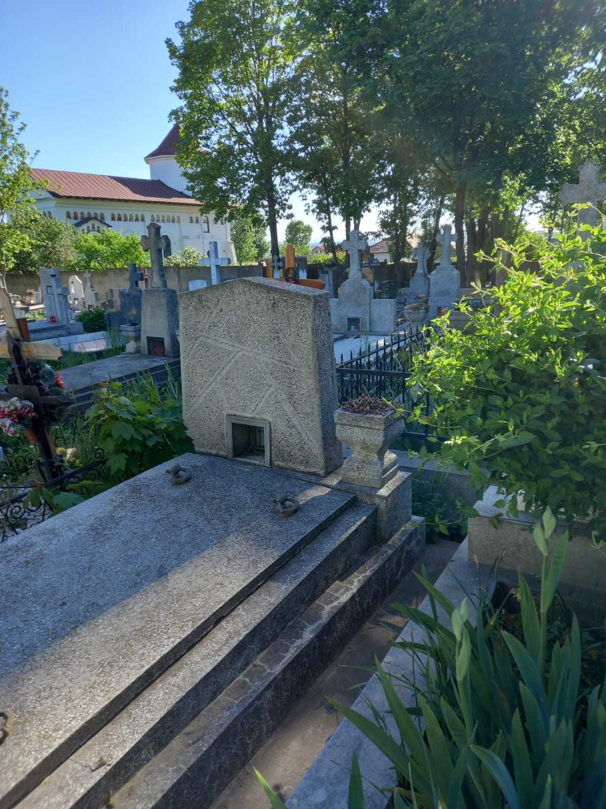Loc de veci, cavou cu doua cripte - Cimitir Sf. Petru si Pavel