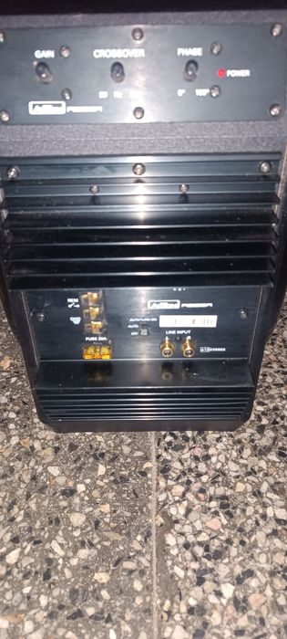 Axton активен субуфър