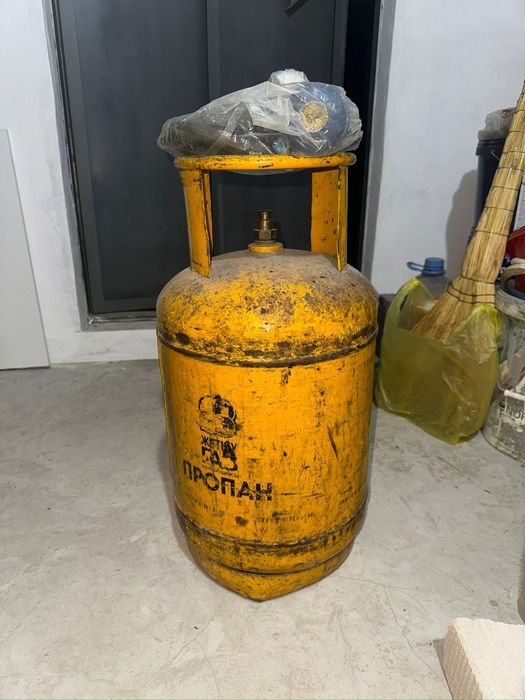 Желтый газовый баллон