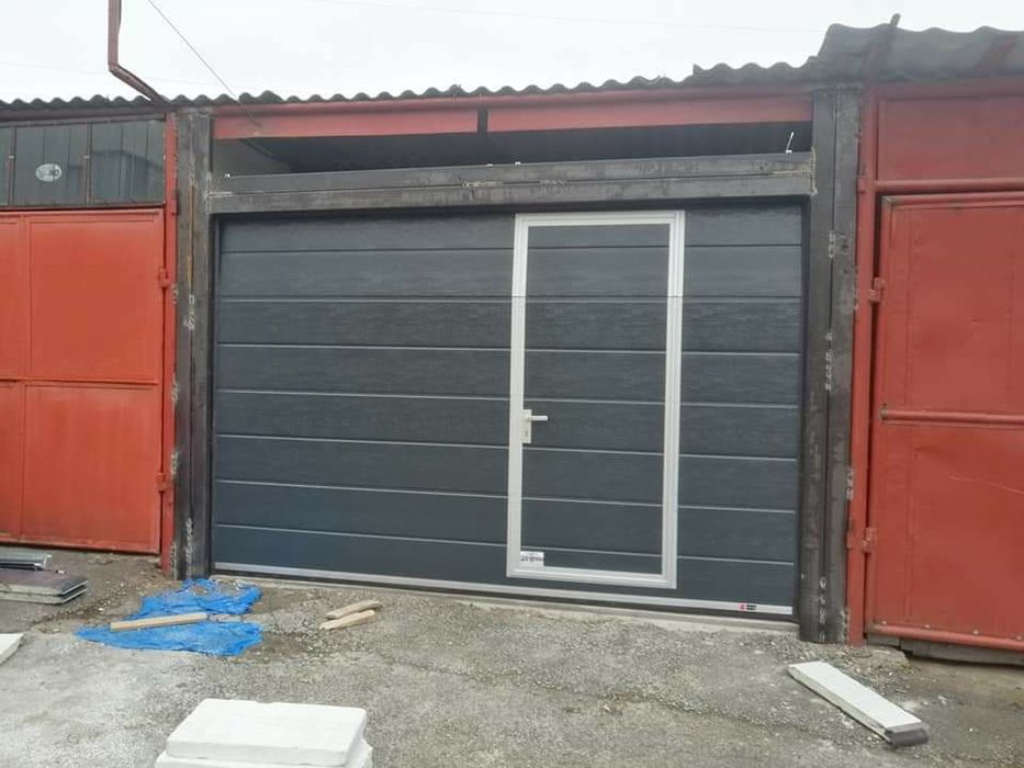 Usa de garaj sectionala