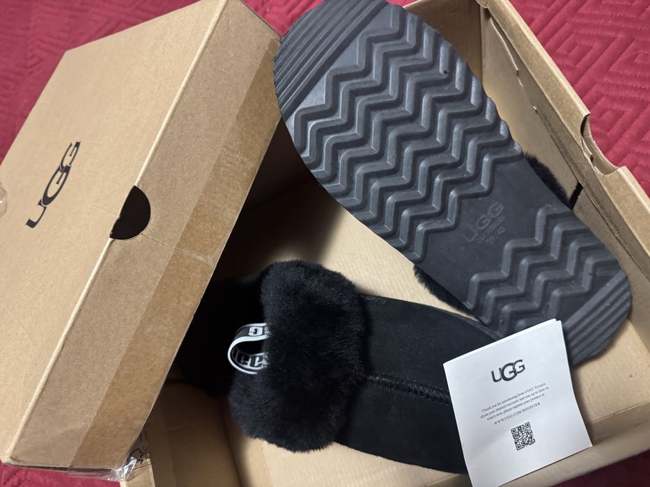 Vând UGG marimea 39/40