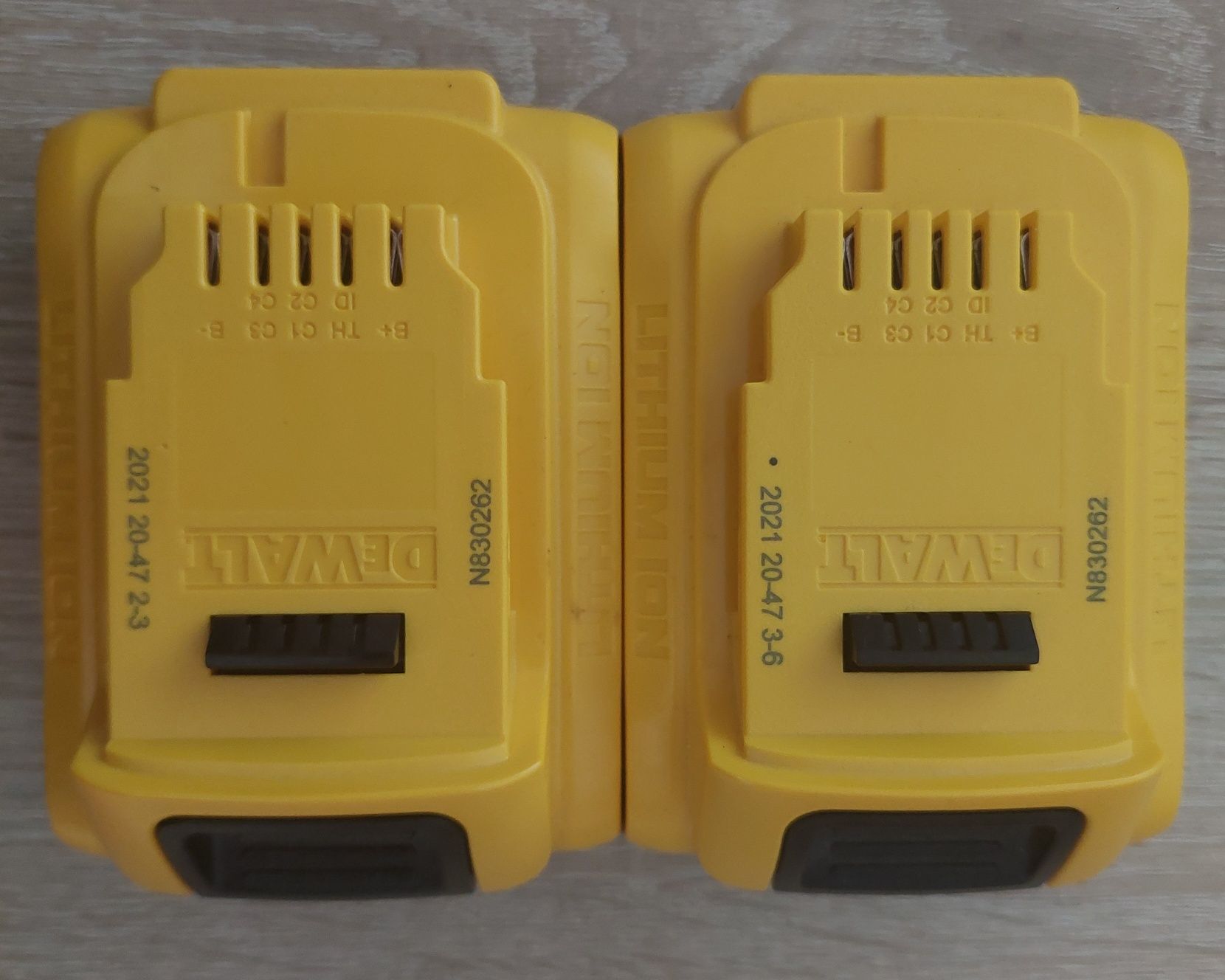 2x DeWalt acumulatori 18V 2ah