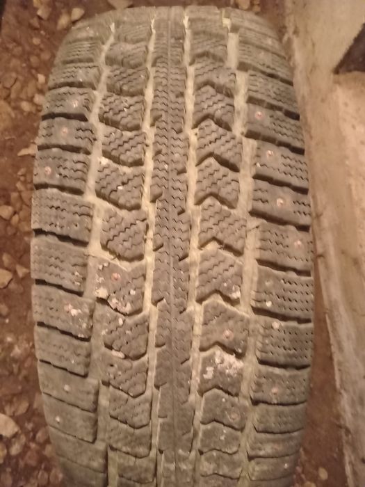Продам шины комплекие зимние шипы