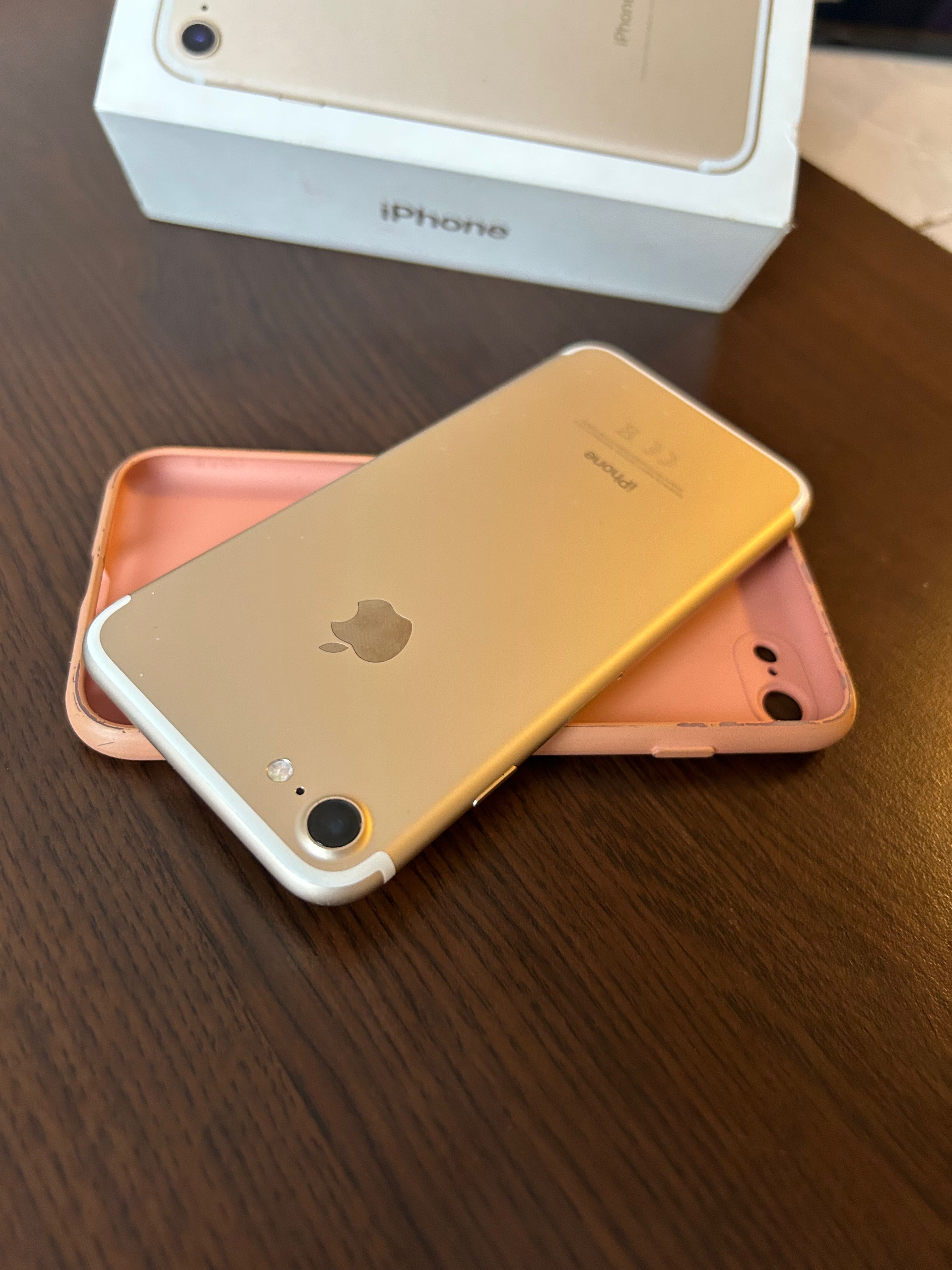 iPhone 7 Gold up